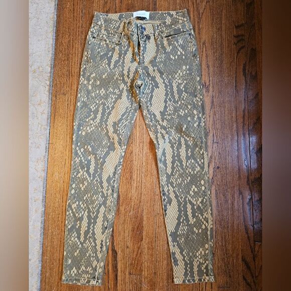 Current/Elliott snake skin looking ankle jeans sz 25 with 27" inseam. Excellent - Picture 6 of 7
